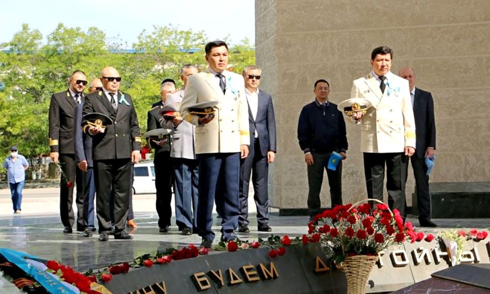 In the honor of the 75th anniversary of the Victory in the Great Patriotic War, the leadership of JSC NC "KazMunayGas" and NMSC "Kazmortransflot" paid tribute to those who died on the front