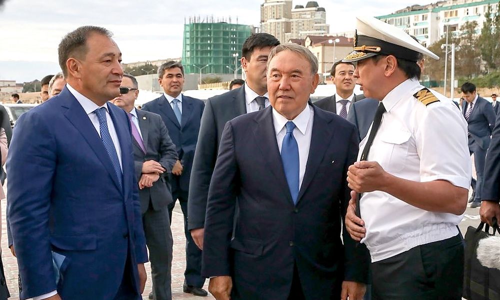 General Director of LLP "NMCK" Kazmortransflot" M. Ormanov made a presentation to the President of the Republic of Kazakhstan N. Nazarbayev