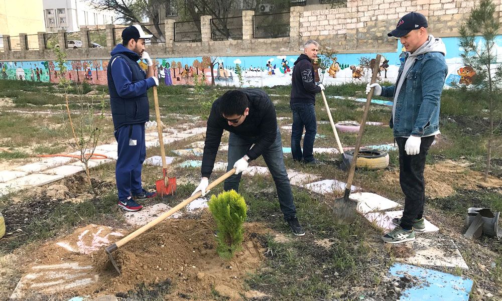 The team of Kazmortransflot in the Aktau regional specialized Baby House held a clean-up day