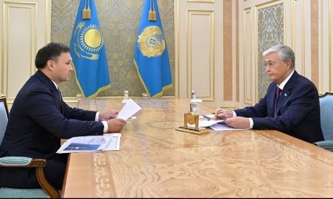 Глава государства принял Председателя Правления АО «НК „КазМунайГаз“» Асхата Хасенова